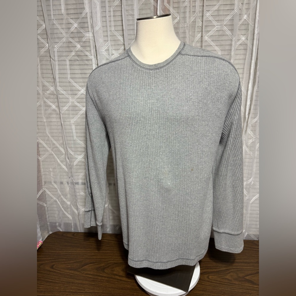 Tommy Hilfiger men’s XXL Gray Ribbed Knit Sweater 32”L 25” p2p Really nice!.